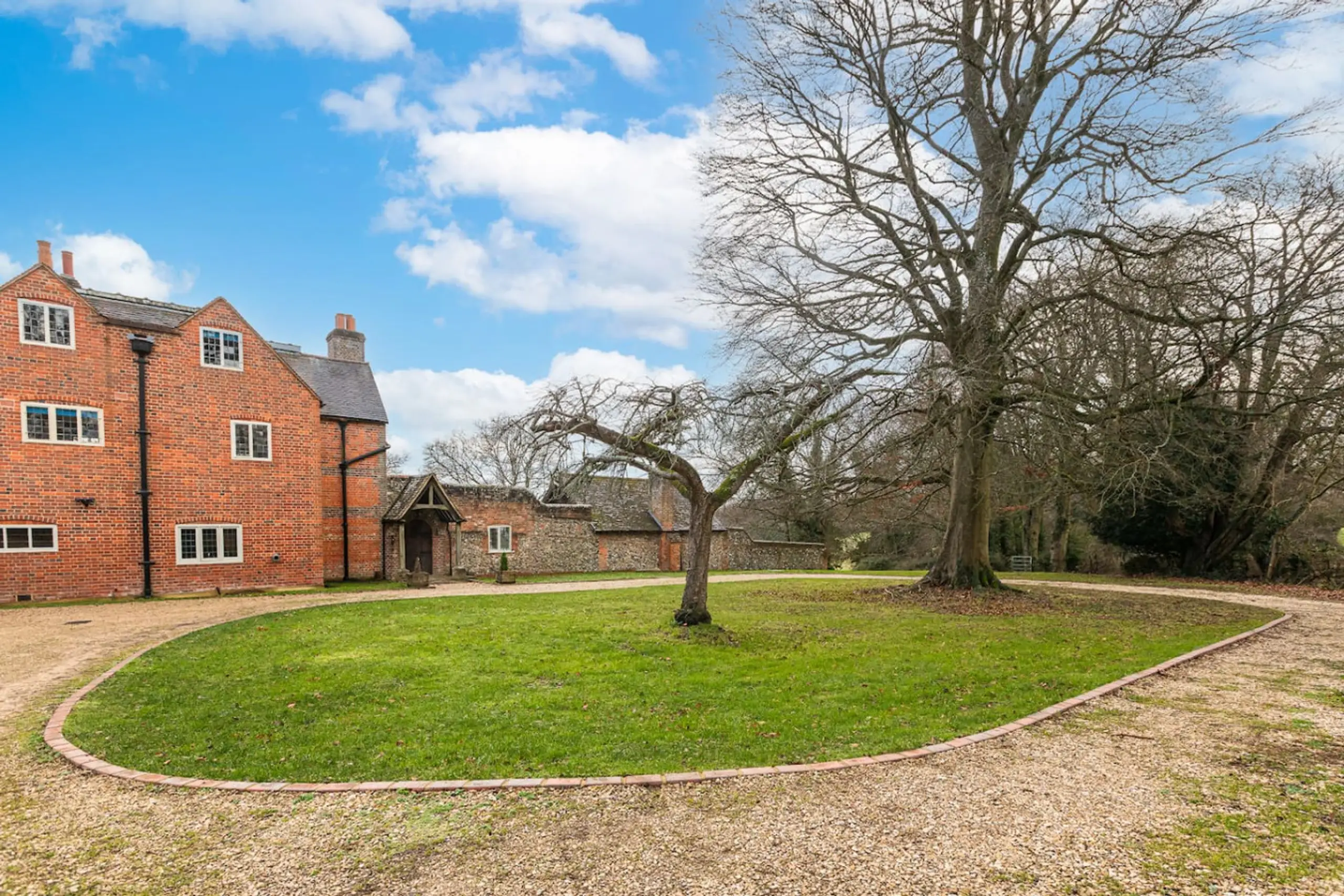 Beautiful Party House called Finn Manor near London, perfect for groups of up to 23 guests